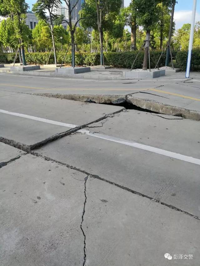 道路空鼓